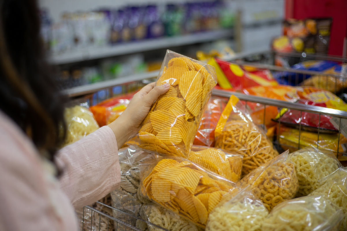 50 metre junk food rule India: what has been proposed — editorial illustration for 50 Metre Junk Food Rule India: Will Chips and Cola Be Banned?